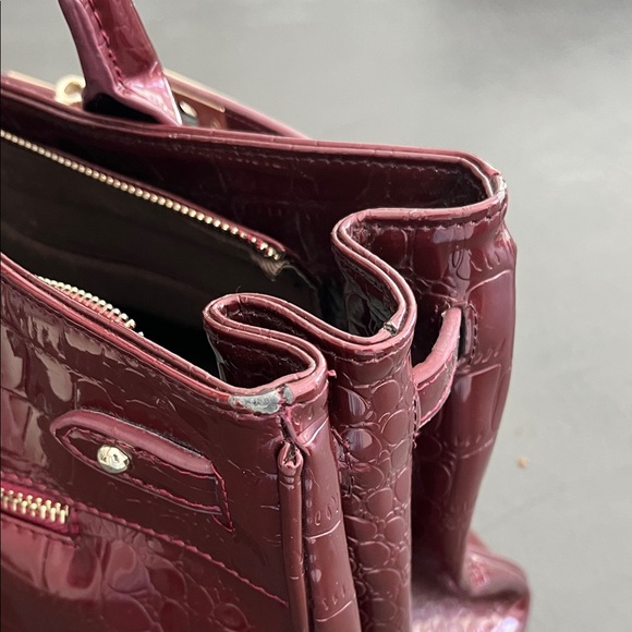 Elegant Burgundy Crocodile-Embossed Satchel - Picture 11 of 15